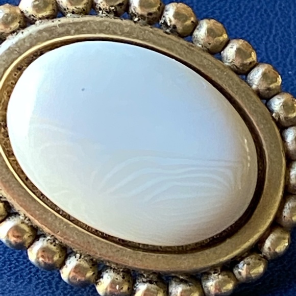 🎀 Napier Vintage Gold tone Cream Color Beaded Edge Clip On Earrings - Picture 9 of 10